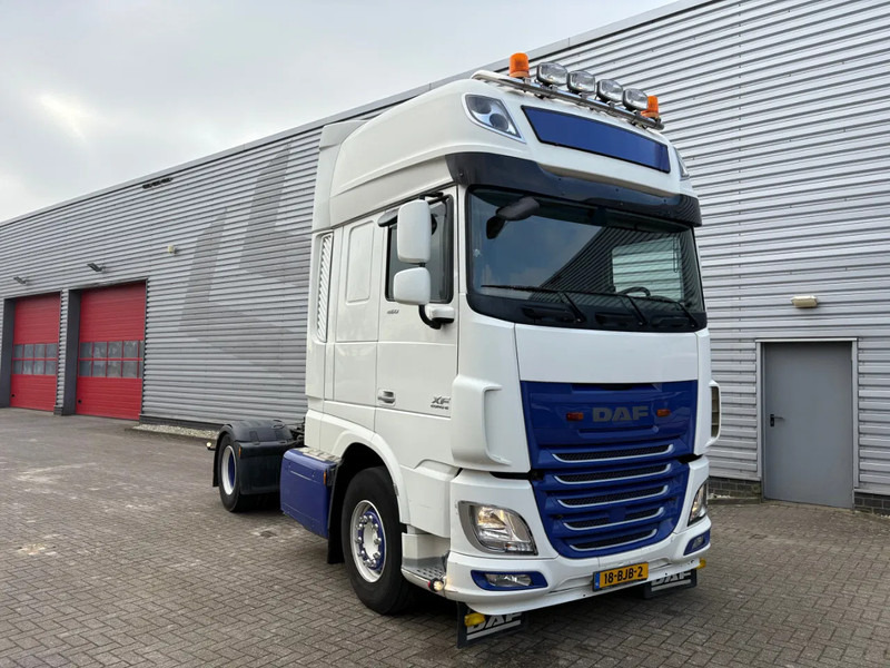 DAF XF 460 4x2 / APK - TUV JANUARI 2026 / HOLLAND TRUCK / ADR KLASSE I II III / 2 BEDS / - Tracteur routier: photos 1 DAF XF 460 4x2 / APK - TUV JANUARI 2026 / HOLLAND TRUCK / ADR KLASSE I II III / 2 BEDS / - Tracteur routier: photos 1