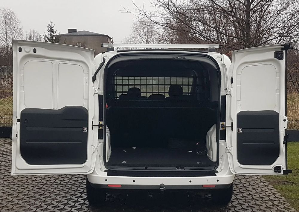 Fiat Doblo 1.6 Multijet 16V Easy - Voiture: photos 5 Fiat Doblo 1.6 Multijet 16V Easy - Voiture: photos 5