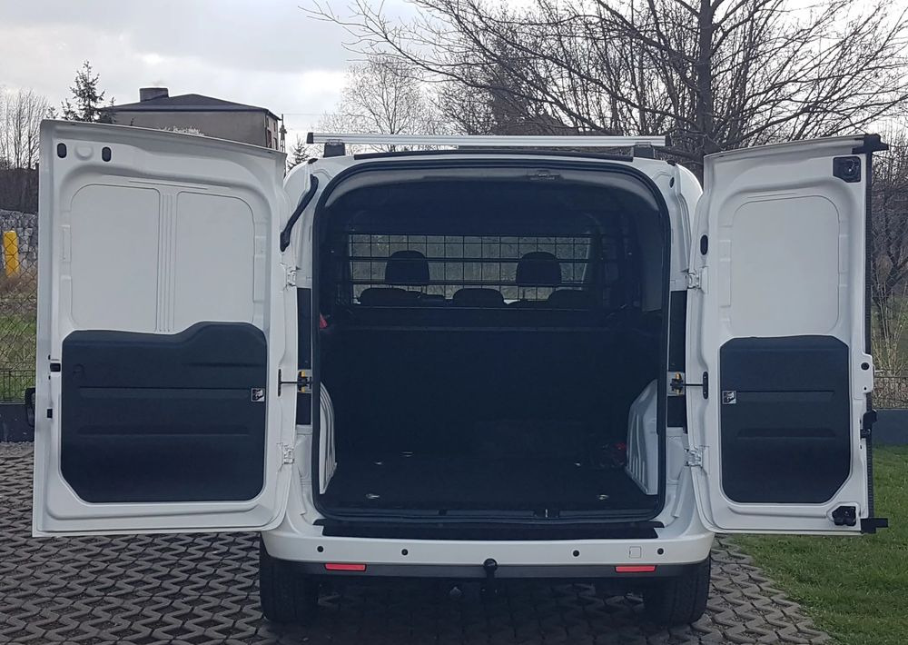Fiat Doblo 1.6 Multijet 16V Easy - Voiture: photos 5 Fiat Doblo 1.6 Multijet 16V Easy - Voiture: photos 5