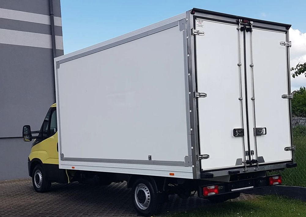 Iveco Daily 8EP KONTENER 4,14x2,21x2,20 KLIMA MANUAL KRAJOWY DMC 3500KG - Fourgon grand volume: photos 3 Iveco Daily 8EP KONTENER 4,14x2,21x2,20 KLIMA MANUAL KRAJOWY DMC 3500KG - Fourgon grand volume: photos 3