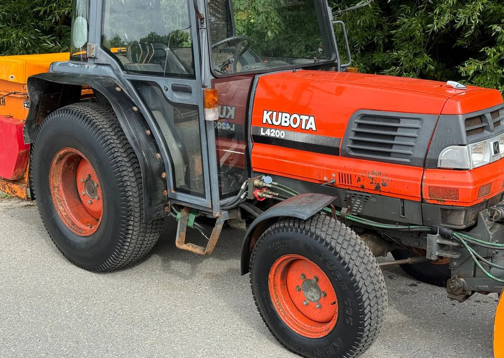 Kubota * Traktor KUBOTA L4200 * 4x4 * Pług Piaskarka * Wałek Przód Tył * Sprowadzony* Zimowe Utrzymanie - Tracteur agricole: photos 4 Kubota * Traktor KUBOTA L4200 * 4x4 * Pług Piaskarka * Wałek Przód Tył * Sprowadzony* Zimowe Utrzymanie - Tracteur agricole: photos 4