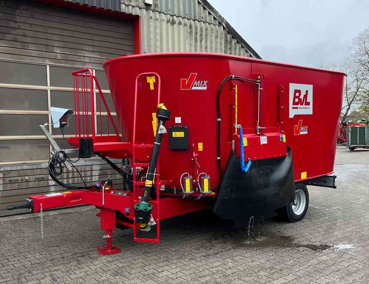 BVL V-Mix Plus 22-2S Voermengwagen. - Mélangeuse: photos 1 BVL V-Mix Plus 22-2S Voermengwagen. - Mélangeuse: photos 1