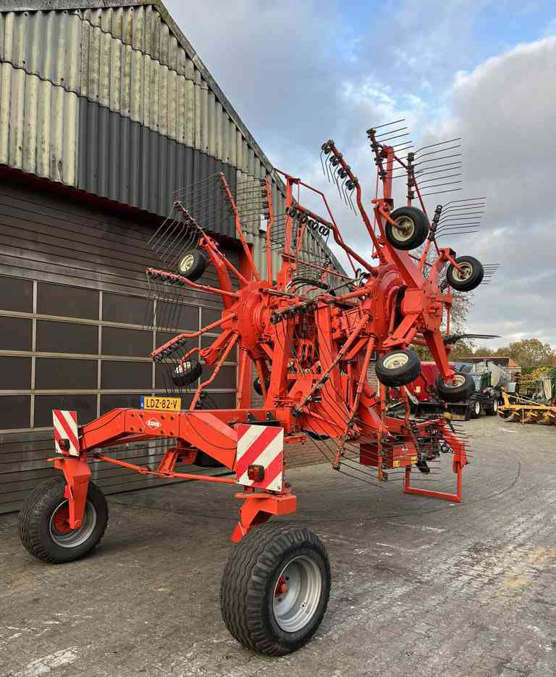 Kuhn GA 8521 zwadhark zwiller rugger rake weidebouwmachines - Faneuse: photos 4 Kuhn GA 8521 zwadhark zwiller rugger rake weidebouwmachines - Faneuse: photos 4