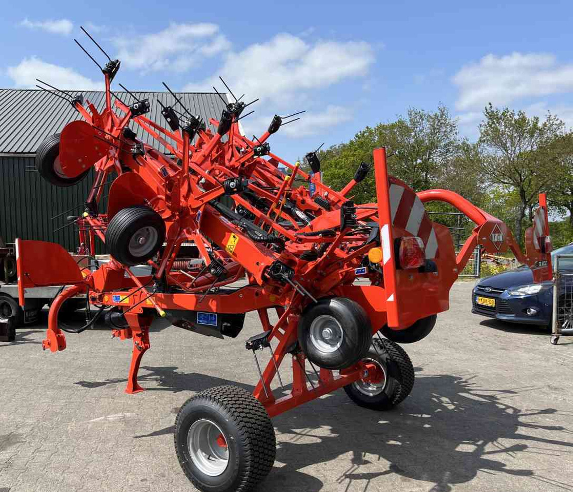 Kuhn GF8703T Schudder Tedder Kreiselheuer weidebouwmachines - Faneuse: photos 3 Kuhn GF8703T Schudder Tedder Kreiselheuer weidebouwmachines - Faneuse: photos 3
