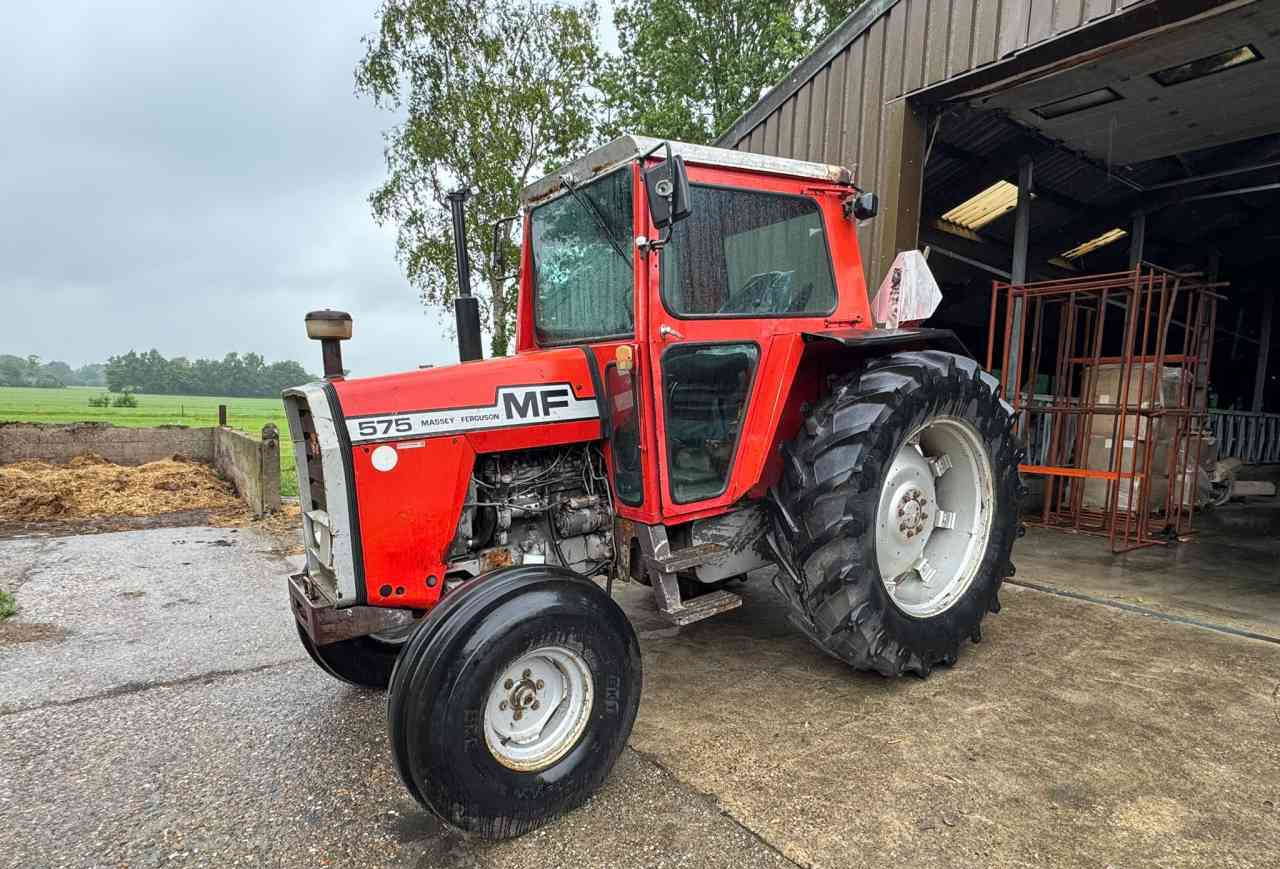 Massey Ferguson 575 - Tracteur agricole: photos 1 Massey Ferguson 575 - Tracteur agricole: photos 1