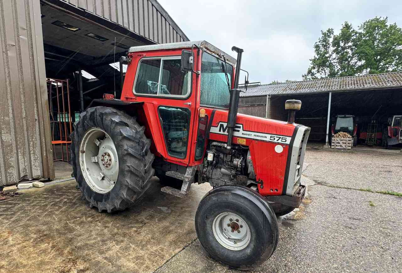 Massey Ferguson 575 - Tracteur agricole: photos 2 Massey Ferguson 575 - Tracteur agricole: photos 2