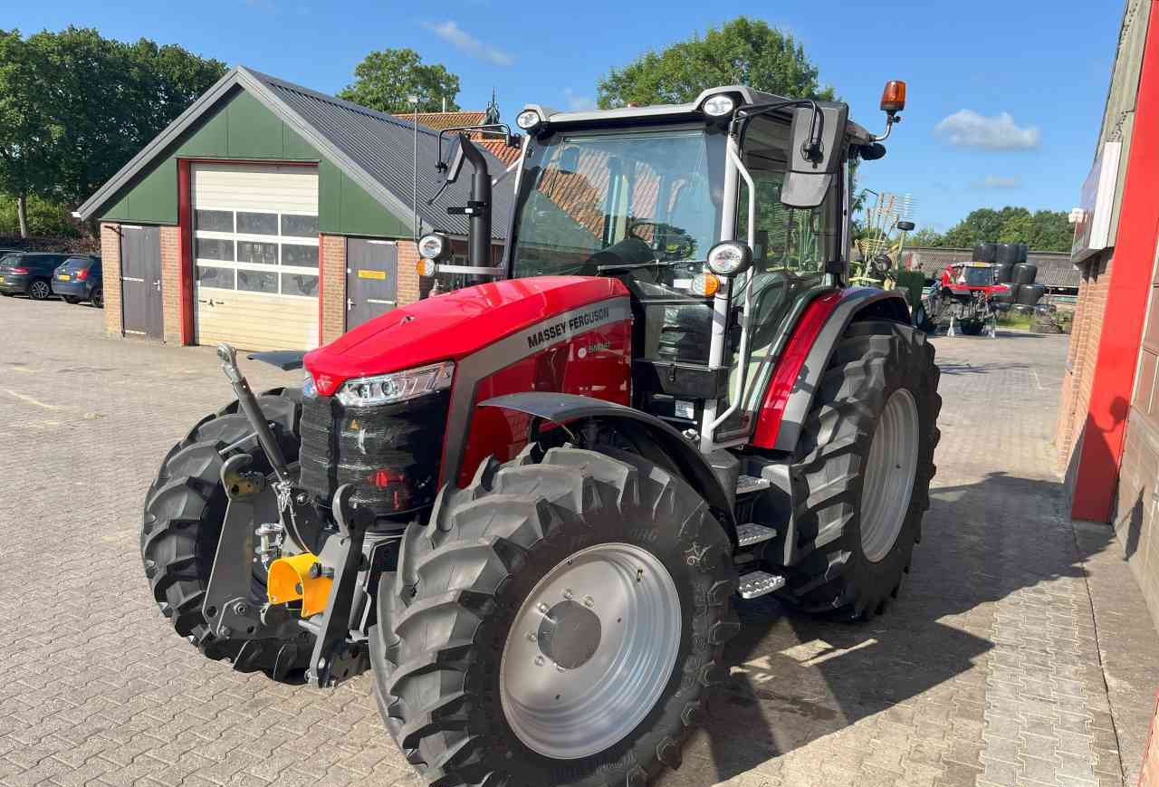 Massey Ferguson 5M.145 Dyna-4 Tractoren - Tracteur agricole: photos 3 Massey Ferguson 5M.145 Dyna-4 Tractoren - Tracteur agricole: photos 3