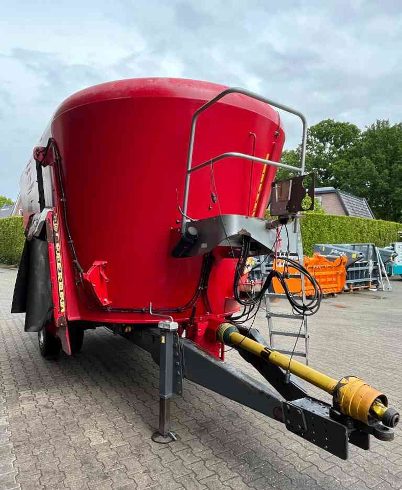 Peecon VME 250 Voermengwagen voermachines - Mélangeuse: photos 3 Peecon VME 250 Voermengwagen voermachines - Mélangeuse: photos 3