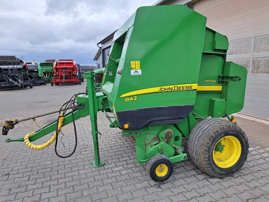 John Deere 842 - Presse à balles rondes: photos 1 John Deere 842 - Presse à balles rondes: photos 1