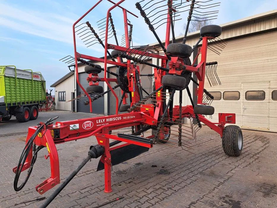 Lely hibiscus 745 CD Vario - Faneuse: photos 1 Lely hibiscus 745 CD Vario - Faneuse: photos 1