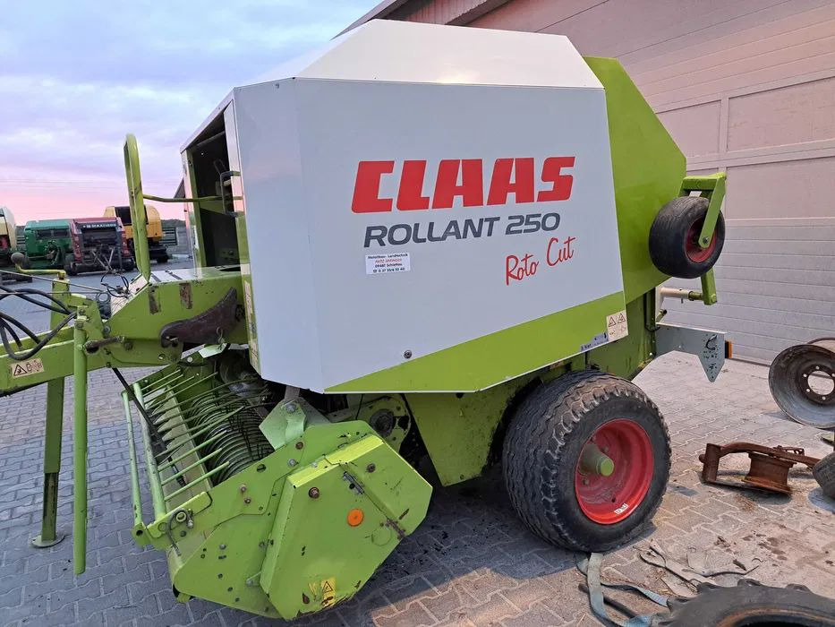 PRASA ROLUJĄCA CLAAS ROLLANT 250 RC 255 - Presse à balles rondes: photos 1 PRASA ROLUJĄCA CLAAS ROLLANT 250 RC 255 - Presse à balles rondes: photos 1