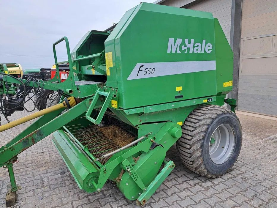 Prasa rolująca McHale f550 - Presse à balles rondes: photos 1 Prasa rolująca McHale f550 - Presse à balles rondes: photos 1