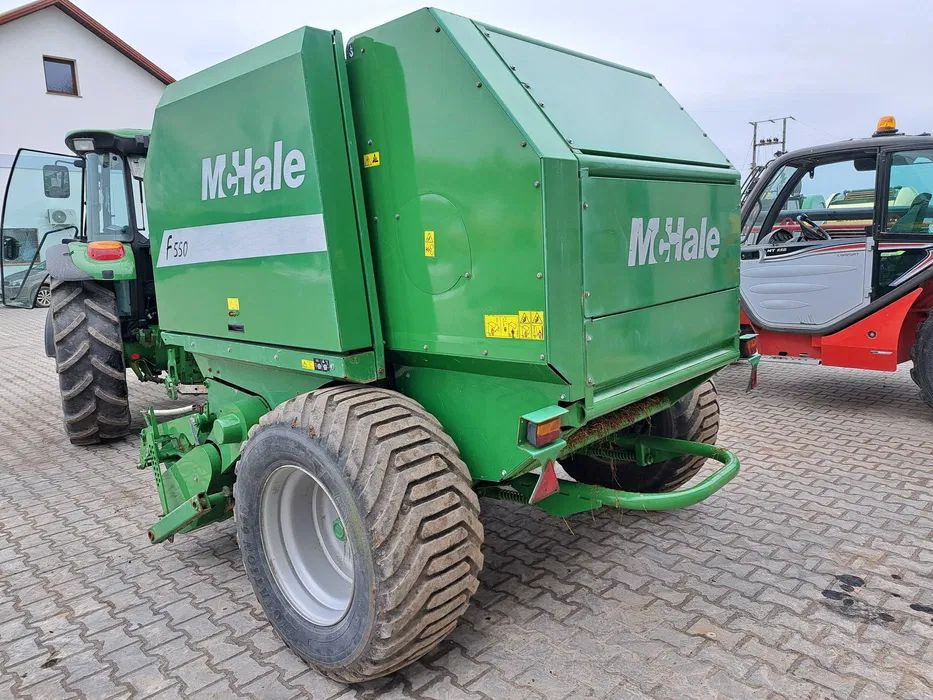 Prasa rolująca McHale f550 - Presse à balles rondes: photos 2 Prasa rolująca McHale f550 - Presse à balles rondes: photos 2