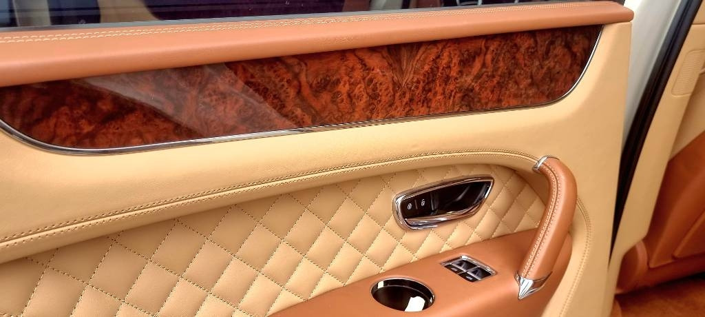 Voiture Bentley BENTAYGA 6.0 W12: photos 20