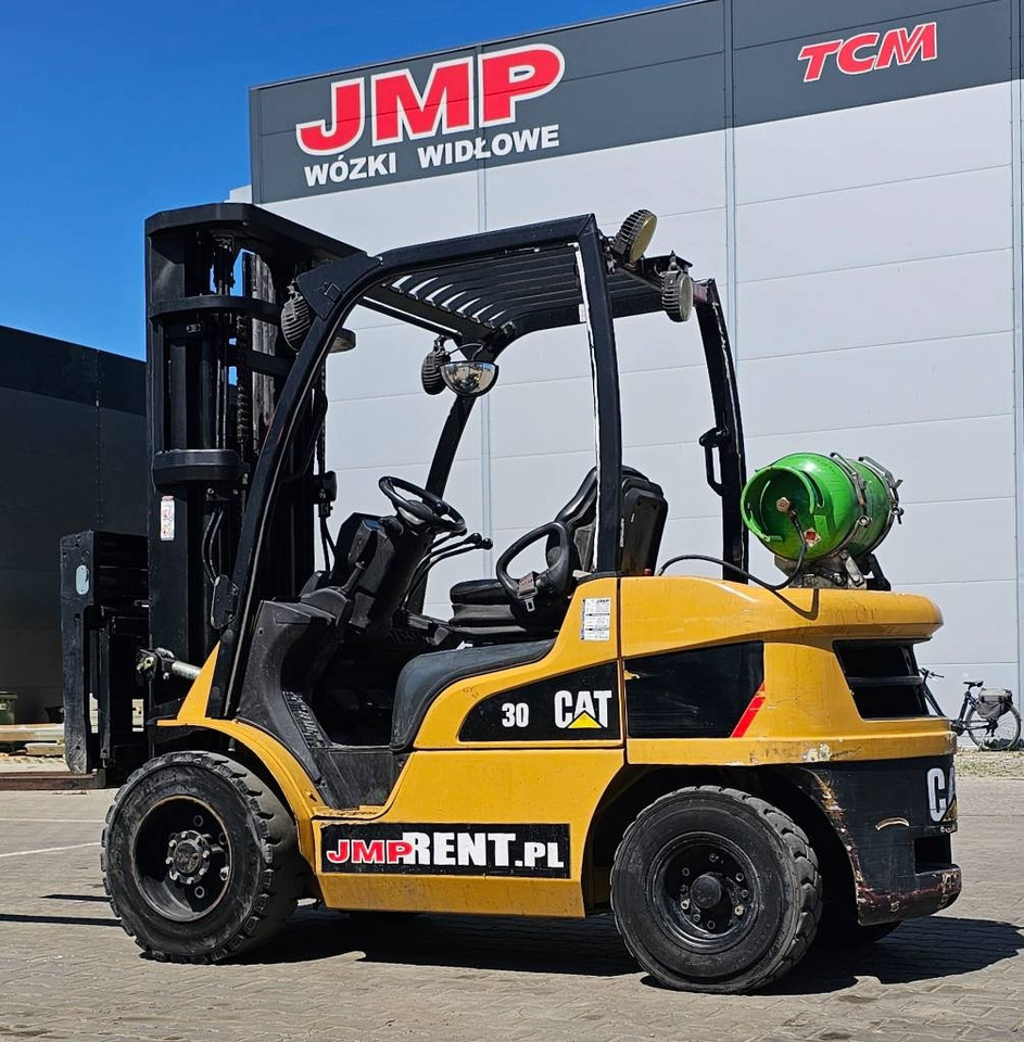 CAT GP 30 N - Chariot élévateur à gaz: photos 4 CAT GP 30 N - Chariot élévateur à gaz: photos 4