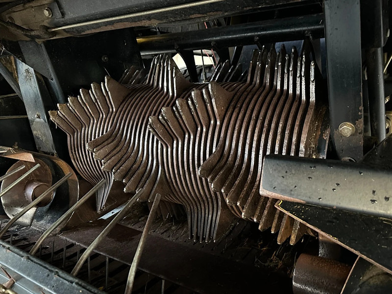 New Holland BB9060 Cropcutter - Machine agricole: photos 5 New Holland BB9060 Cropcutter - Machine agricole: photos 5