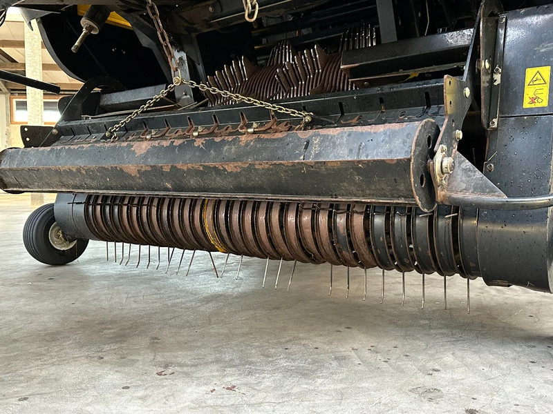 New Holland BB9060 Cropcutter - Machine agricole: photos 4 New Holland BB9060 Cropcutter - Machine agricole: photos 4