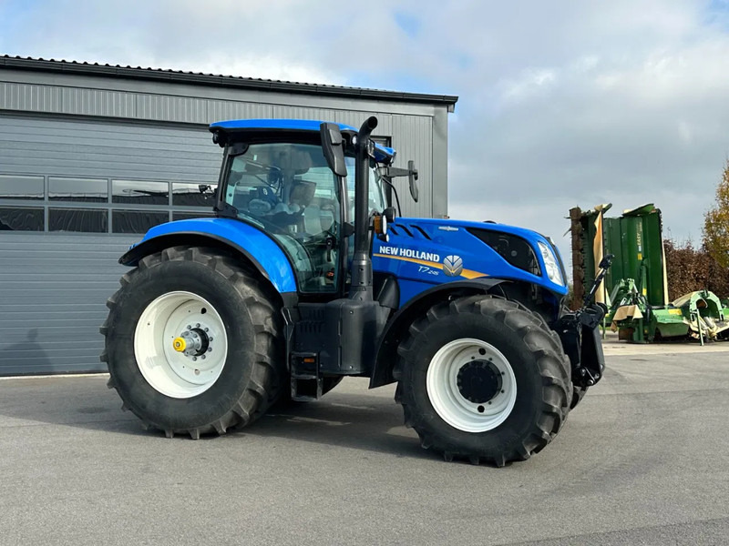 New Holland T7.245 Autocommand Stage 5 - Tracteur agricole: photos 2 New Holland T7.245 Autocommand Stage 5 - Tracteur agricole: photos 2