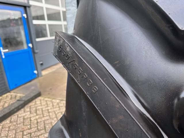 Bridgestone 650/65 R38 + 540/65 R28 VF - Pneus et jantes pour Machine agricole: photos 5 Bridgestone 650/65 R38 + 540/65 R28 VF - Pneus et jantes pour Machine agricole: photos 5