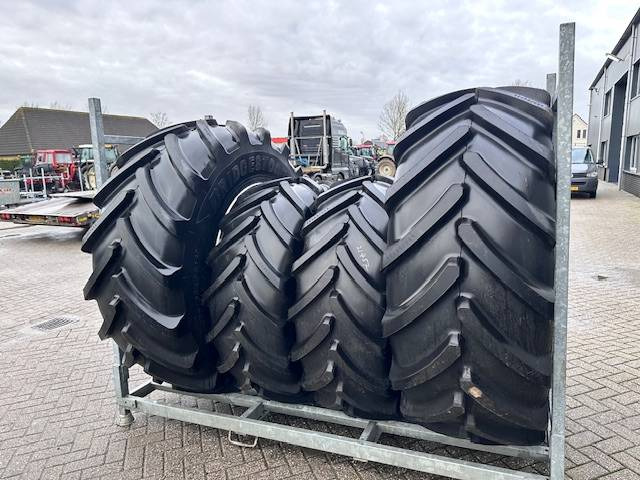 Bridgestone 650/65 R38 + 540/65 R28 VF - Pneus et jantes pour Machine agricole: photos 1 Bridgestone 650/65 R38 + 540/65 R28 VF - Pneus et jantes pour Machine agricole: photos 1