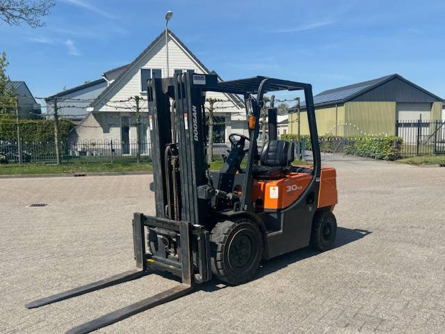 Doosan D30 Plus - Chariot élévateur diesel: photos 4 Doosan D30 Plus - Chariot élévateur diesel: photos 4