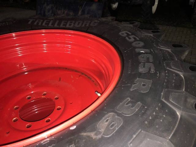 Trelleborg 650/65 R38 + 540/65 R28 TM800 - Pneus et jantes pour Machine agricole: photos 4 Trelleborg 650/65 R38 + 540/65 R28 TM800 - Pneus et jantes pour Machine agricole: photos 4