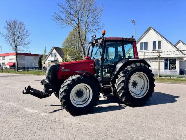 Valtra 6400, Luchtremmen, Fronthef, Frontaftakas - Tracteur agricole: photos 2 Valtra 6400, Luchtremmen, Fronthef, Frontaftakas - Tracteur agricole: photos 2