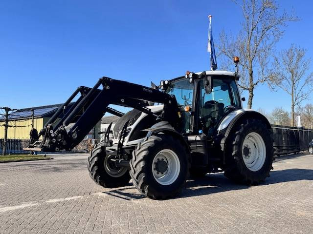 Valtra N104 Hitech5 met voorlader 4700 uur! - Tracteur agricole: photos 3 Valtra N104 Hitech5 met voorlader 4700 uur! - Tracteur agricole: photos 3