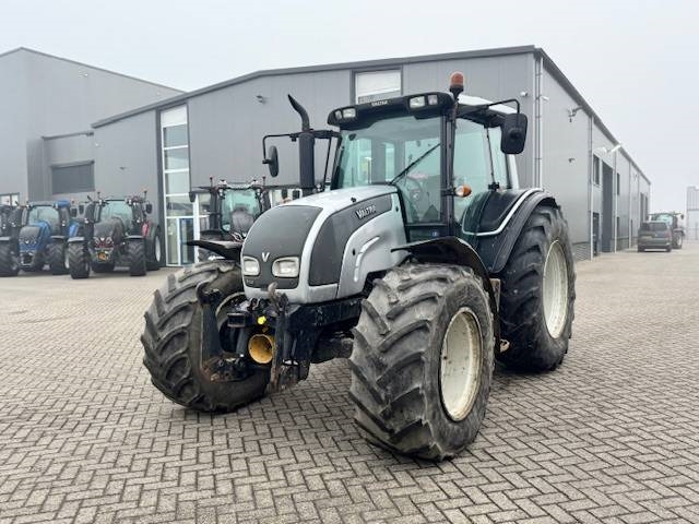 Valtra N141 hitech, Fronthef, Frontpto - Tracteur agricole: photos 5 Valtra N141 hitech, Fronthef, Frontpto - Tracteur agricole: photos 5