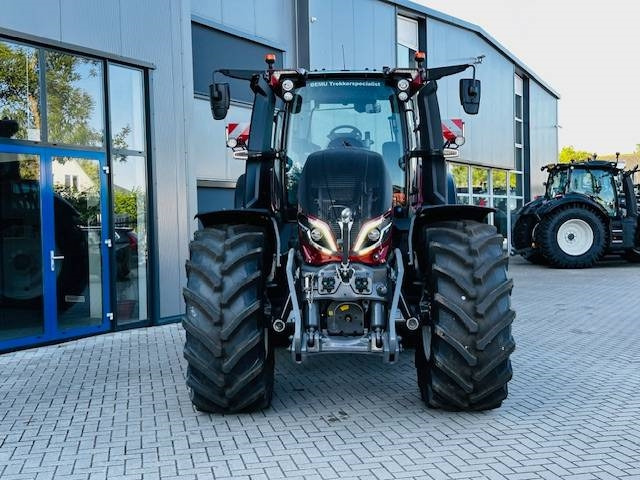 Valtra Q305 DEMO Super Compleet! - Tracteur agricole: photos 5 Valtra Q305 DEMO Super Compleet! - Tracteur agricole: photos 5
