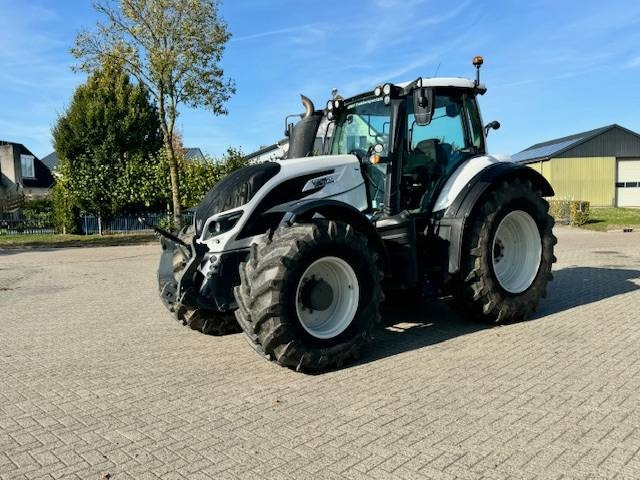 Valtra T214 Versu - Tracteur agricole: photos 1 Valtra T214 Versu - Tracteur agricole: photos 1