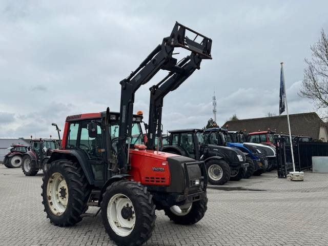 Valtra Valmet 6650 Hitech, voorlader, vloeistofkoppeling - Tracteur agricole: photos 2 Valtra Valmet 6650 Hitech, voorlader, vloeistofkoppeling - Tracteur agricole: photos 2