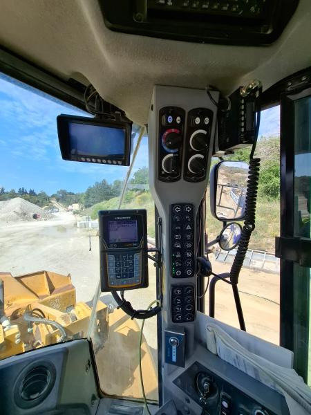 Chargeuse sur pneus Caterpillar 972K: photos 17