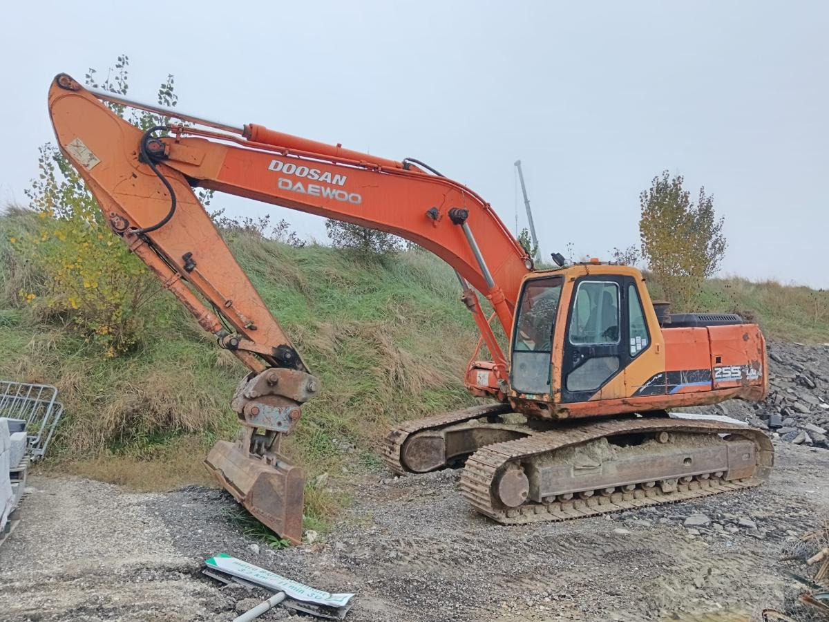 Doosan Solar 255LC-V - Pelle sur chenille: photos 1 Doosan Solar 255LC-V - Pelle sur chenille: photos 1