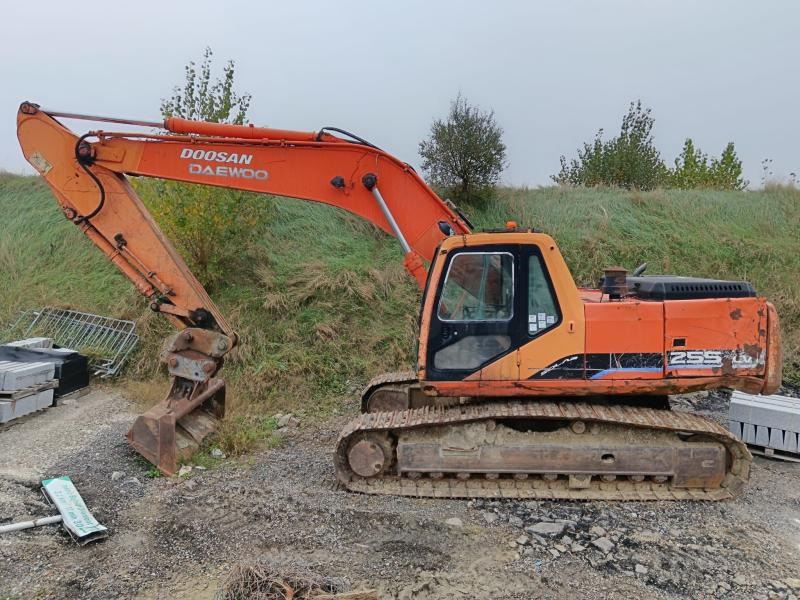 Doosan Solar 255LC-V - Pelle sur chenille: photos 2 Doosan Solar 255LC-V - Pelle sur chenille: photos 2