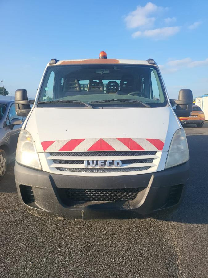 Iveco 35C12 - Utilitaire benne: photos 2 Iveco 35C12 - Utilitaire benne: photos 2