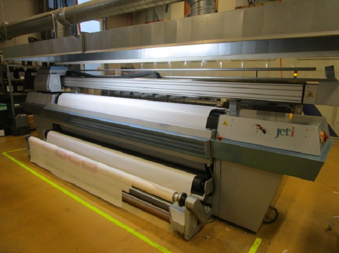 GROSSFORMATDRUCKER AGFA JETI 3324 SL BASE SOLVENT RTR (roll to roll) 6C (DRUCKT AUF PLACHEN, PLANEN, STOFFBANNER & VERSCHIEDENE MATERIALIEN) - Machine d'impression numérique: photos 1 GROSSFORMATDRUCKER AGFA JETI 3324 SL BASE SOLVENT RTR (roll to roll) 6C (DRUCKT AUF PLACHEN, PLANEN, STOFFBANNER & VERSCHIEDENE MATERIALIEN) - Machine d'impression numérique: photos 1