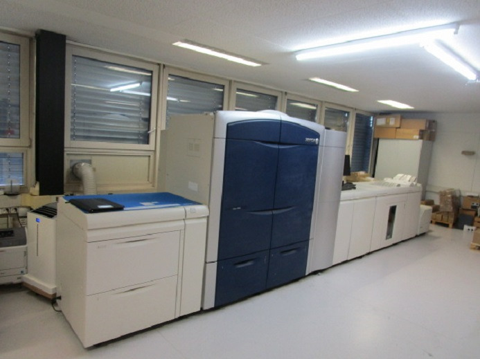 XEROX COLORPRESS 1000 / Colour 1000 mit Freeflow Printserver und Clear Toner - Machine d'impression numérique: photos 1 XEROX COLORPRESS 1000 / Colour 1000 mit Freeflow Printserver und Clear Toner - Machine d'impression numérique: photos 1