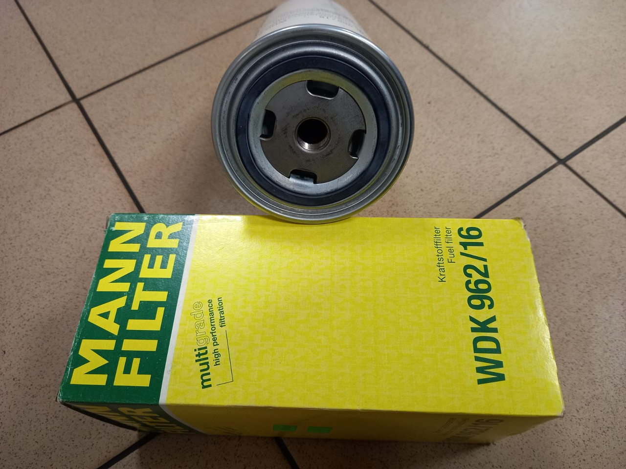 MANN-FILTER IVECO - Filtre à carburant: photos 1 MANN-FILTER IVECO - Filtre à carburant: photos 1