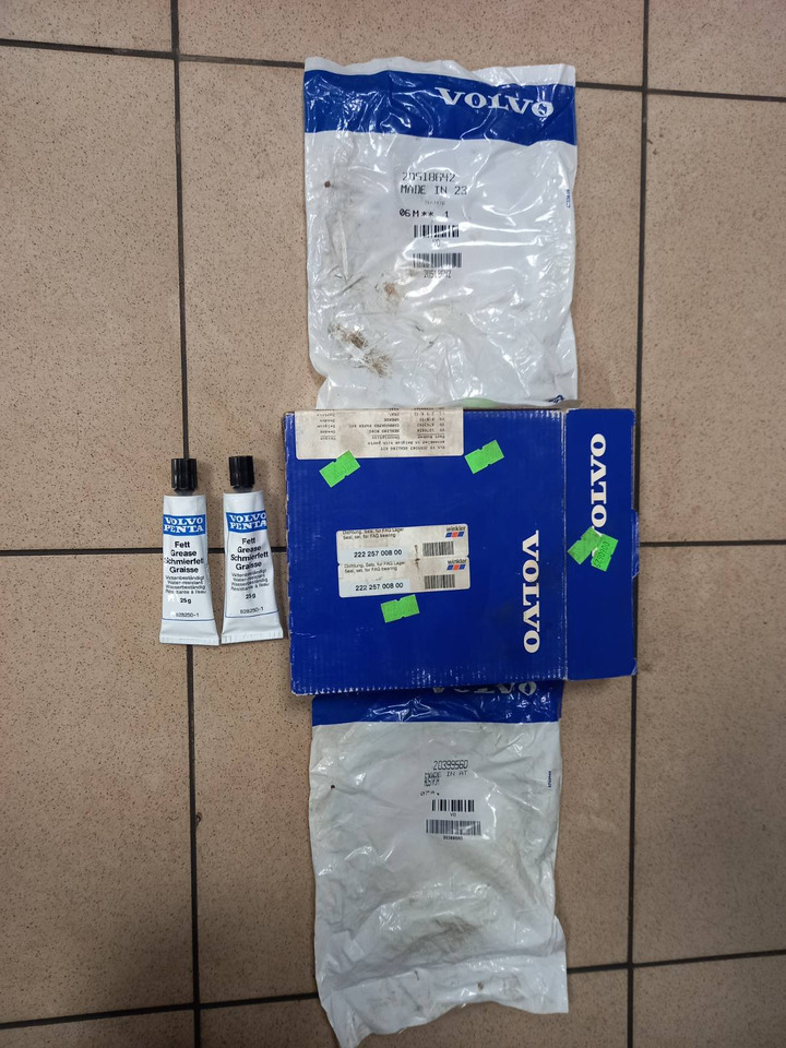 VOLVO; RENAULT FM7; FM10; FM12; FL6; FL7; FL10; FL12; FH12; FH16; MIDLUM; PREMIUM; MAGNUM; KERAX - Essieu arrière: photos 4 VOLVO; RENAULT FM7; FM10; FM12; FL6; FL7; FL10; FL12; FH12; FH16; MIDLUM; PREMIUM; MAGNUM; KERAX - Essieu arrière: photos 4