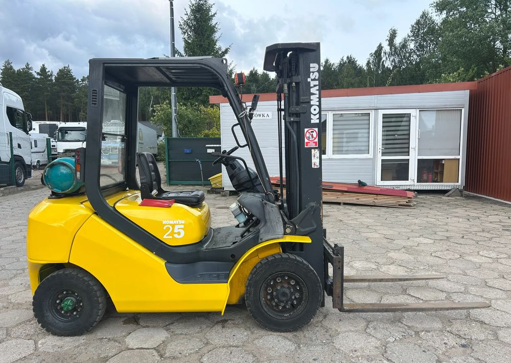 Komatsu FG25HT-16R / WÓZEK WIDŁOWY / 6831 MOTOGODZIN / 2005 ROK !! - Chariot élévateur à gaz: photos 4 Komatsu FG25HT-16R / WÓZEK WIDŁOWY / 6831 MOTOGODZIN / 2005 ROK !! - Chariot élévateur à gaz: photos 4
