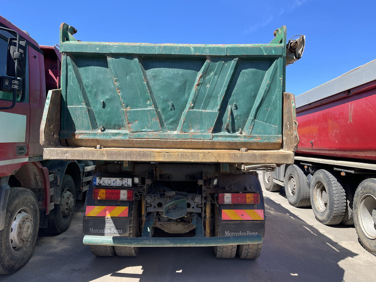 MERCEDES-BENZ Actros 3331 - Camion benne: photos 3 MERCEDES-BENZ Actros 3331 - Camion benne: photos 3