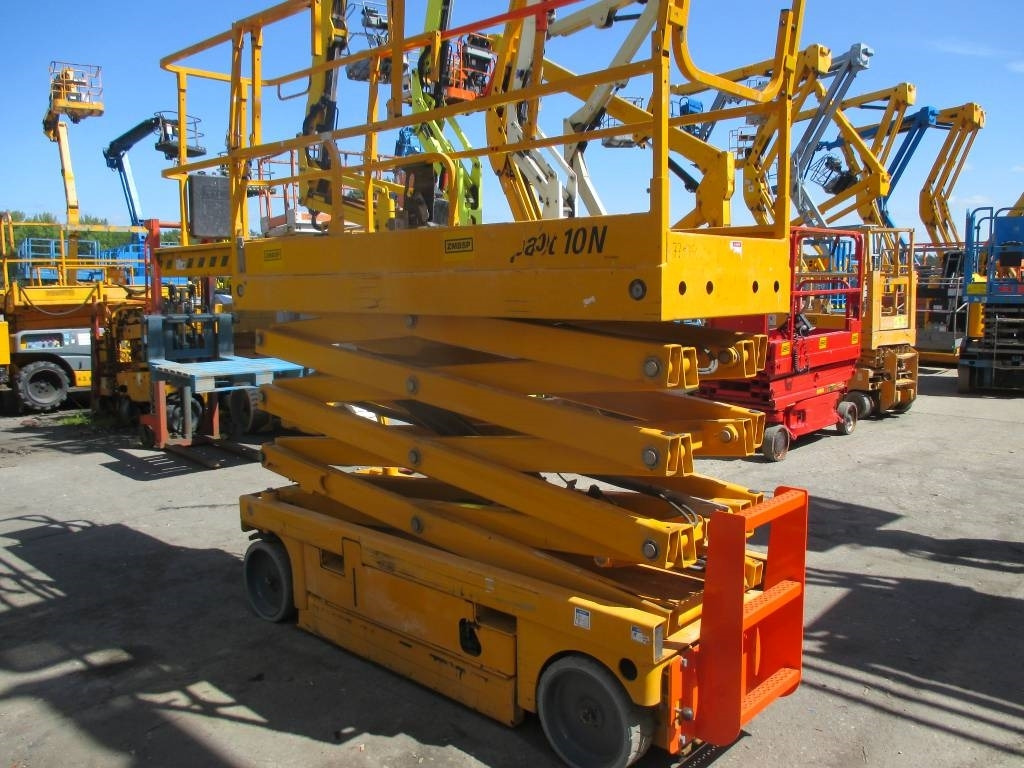 Haulotte Compact 10 N - Nacelle ciseaux: photos 4 Haulotte Compact 10 N - Nacelle ciseaux: photos 4