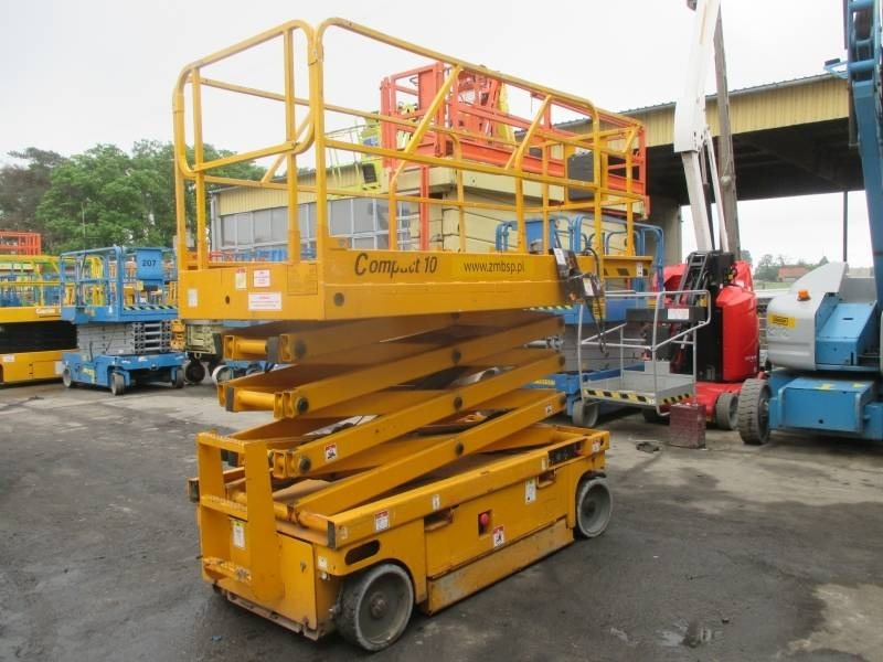 Haulotte Compact 10 - Nacelle ciseaux: photos 4 Haulotte Compact 10 - Nacelle ciseaux: photos 4