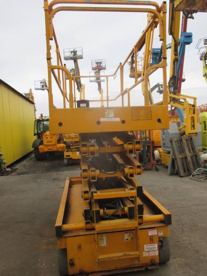 Haulotte Compact 12  - Nacelle ciseaux: photos 3 Haulotte Compact 12  - Nacelle ciseaux: photos 3