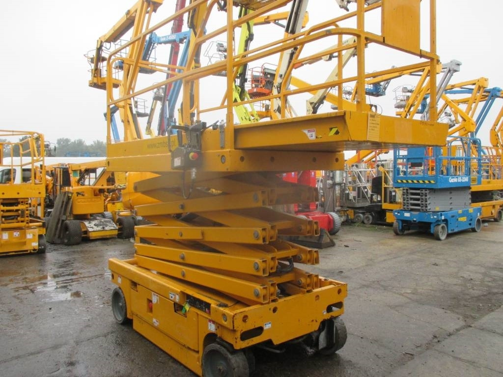 Haulotte Compact 12  - Nacelle ciseaux: photos 4 Haulotte Compact 12  - Nacelle ciseaux: photos 4