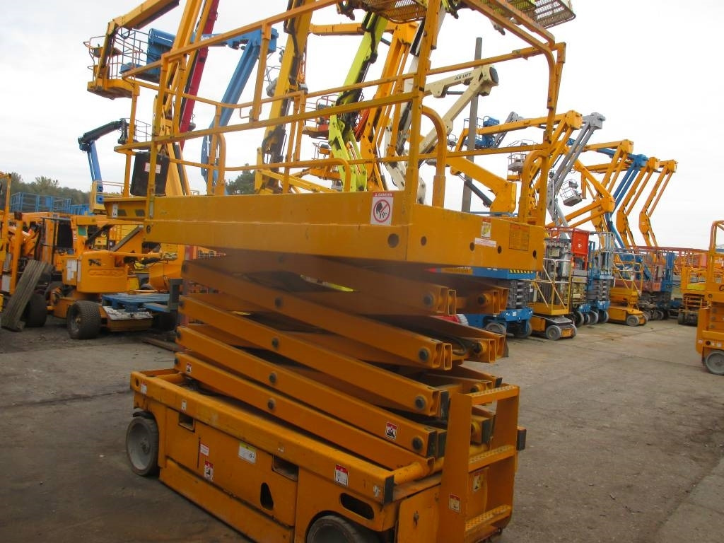 Haulotte Compact 12  - Nacelle ciseaux: photos 4 Haulotte Compact 12  - Nacelle ciseaux: photos 4