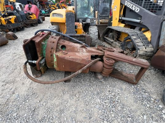 Croc béton montabert pelle 20T à 30T - Cisaille de démolition: photos 2 Croc béton montabert pelle 20T à 30T - Cisaille de démolition: photos 2