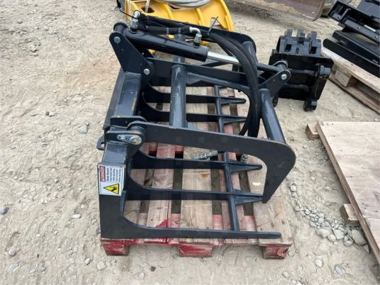 Godet crocodile pour minichargeur - Grappin: photos 3 Godet crocodile pour minichargeur - Grappin: photos 3