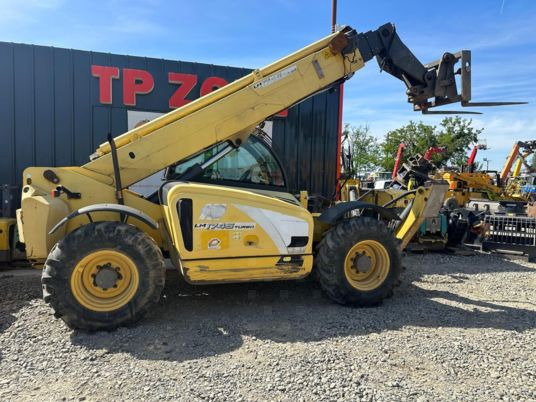 New Holland LM1745 - 17M - 4T5 à 29900 € HT - Chariot télescopique: photos 3 New Holland LM1745 - 17M - 4T5 à 29900 € HT - Chariot télescopique: photos 3